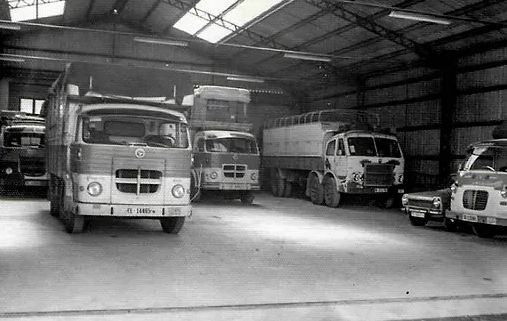 Primera foto de la galería de los diferentes camiones de la empresa.